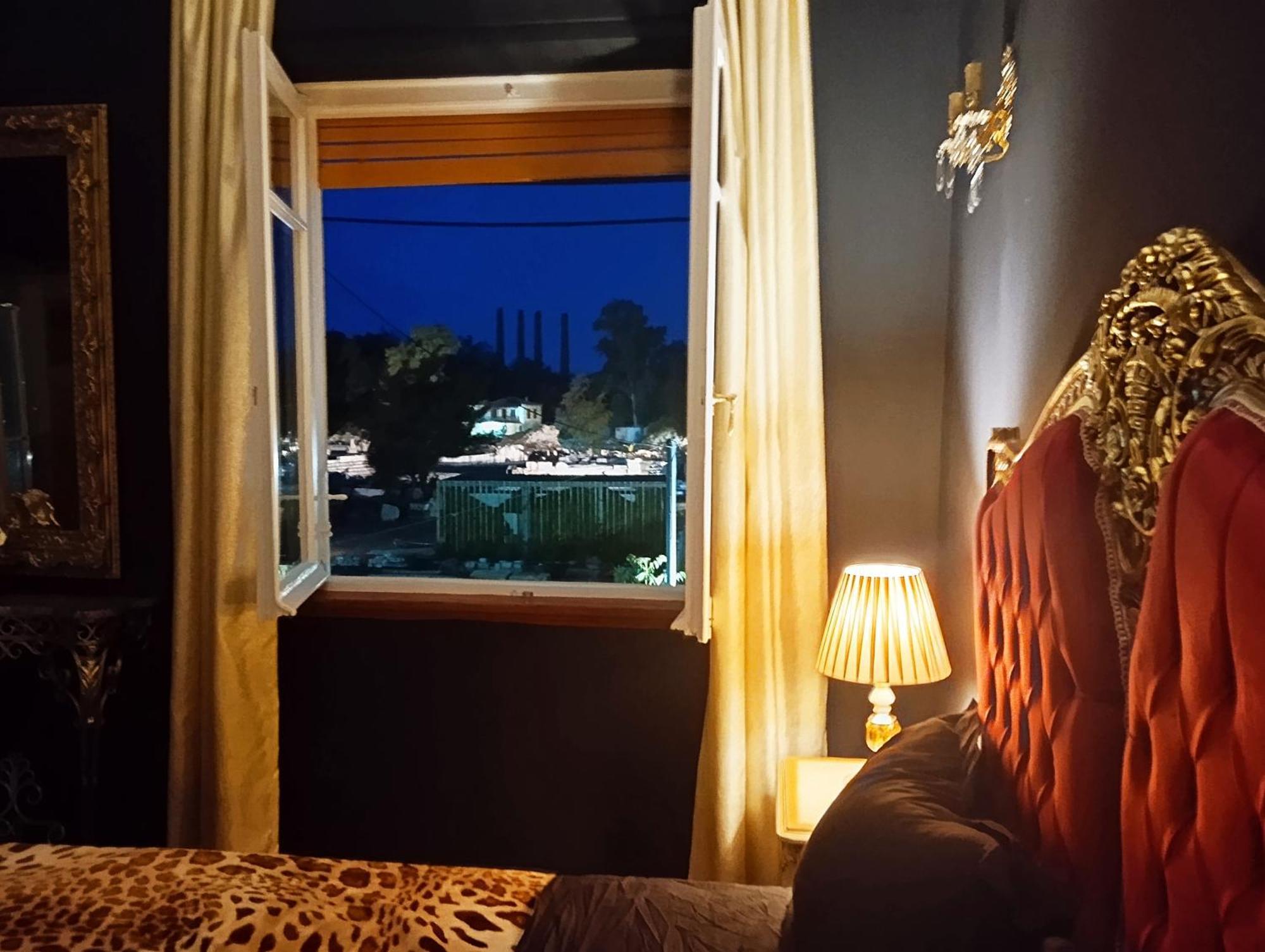 Iris Baroque Apartment Elefszína Kültér fotó